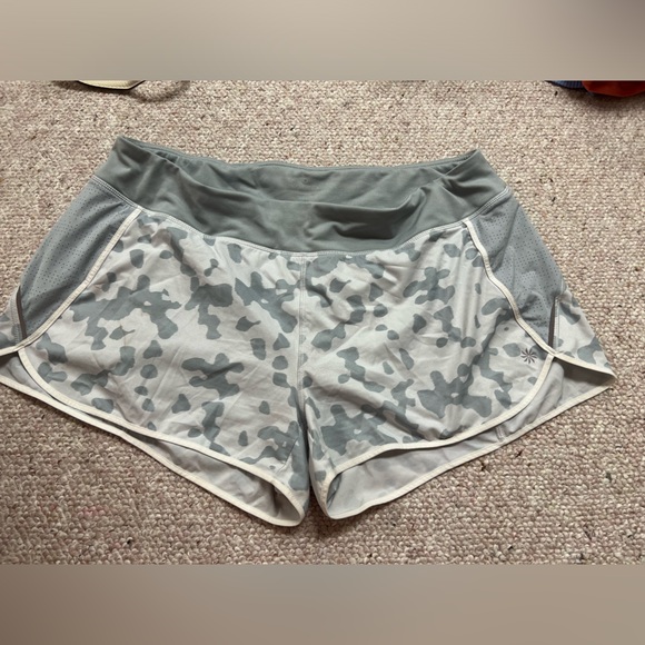 Athleta camo shorts - Picture 1 of 7